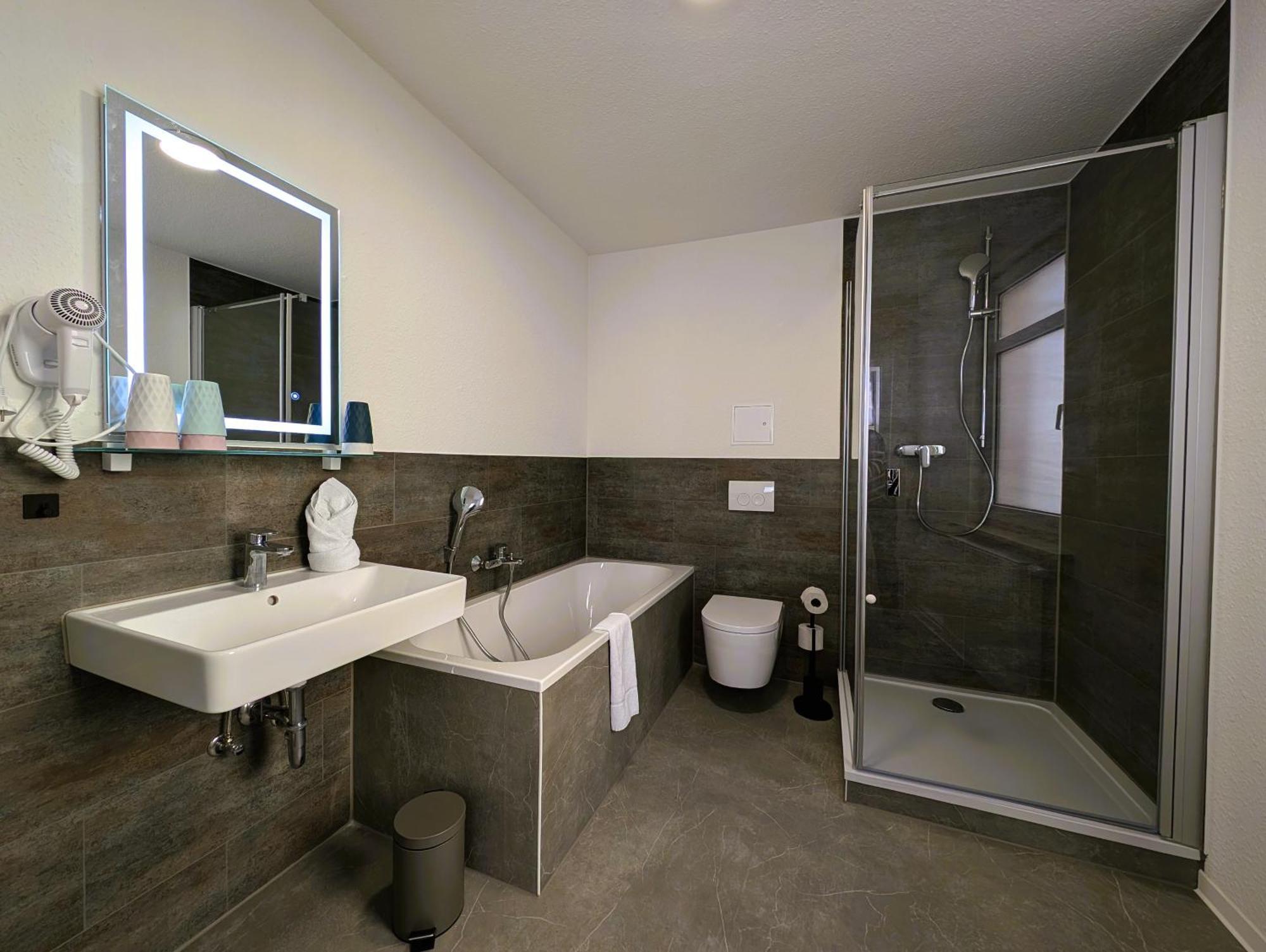 Bohnapartments - Topfmarkt Xxl Suiten - Neu In Top Zentrumslage, Vollausstattung, Wlan, Parkplaetze イルメナウ エクステリア 写真